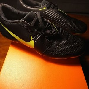 Nike Phantom Venom Elite Cleats